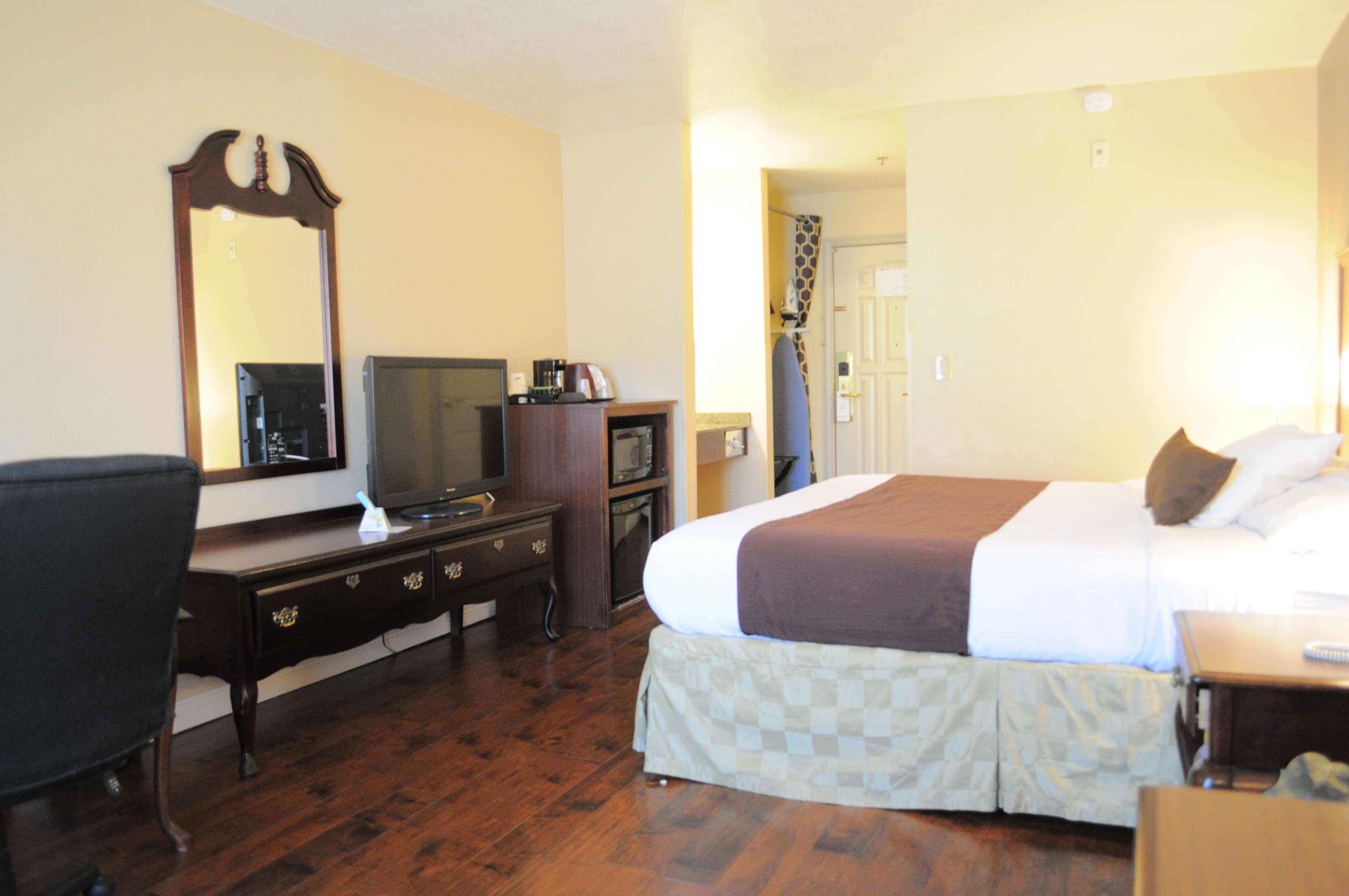 Best Western Plus John Jay Inn & Suites Palmdale Bagian luar foto