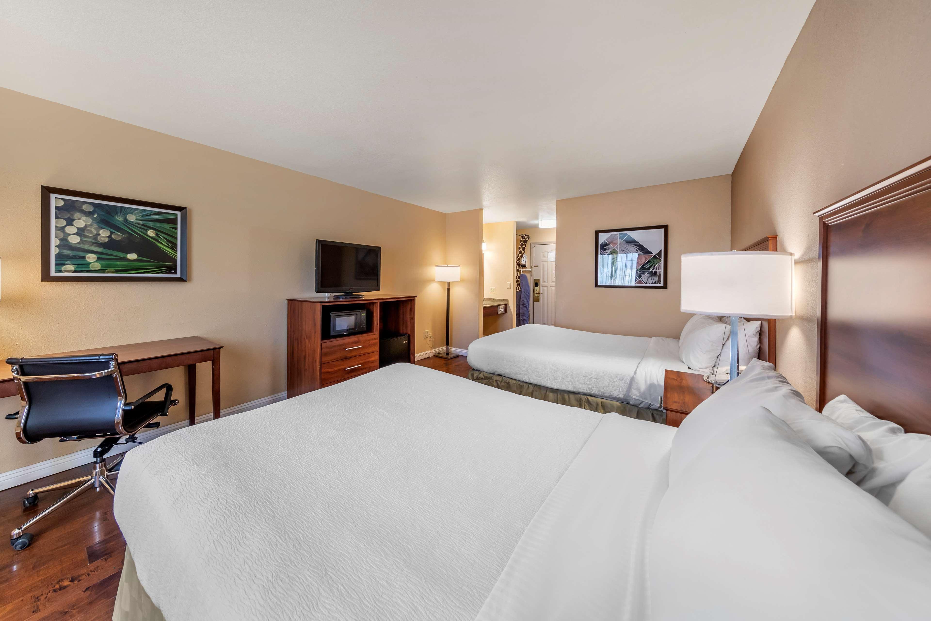 Best Western Plus John Jay Inn & Suites Palmdale Bagian luar foto