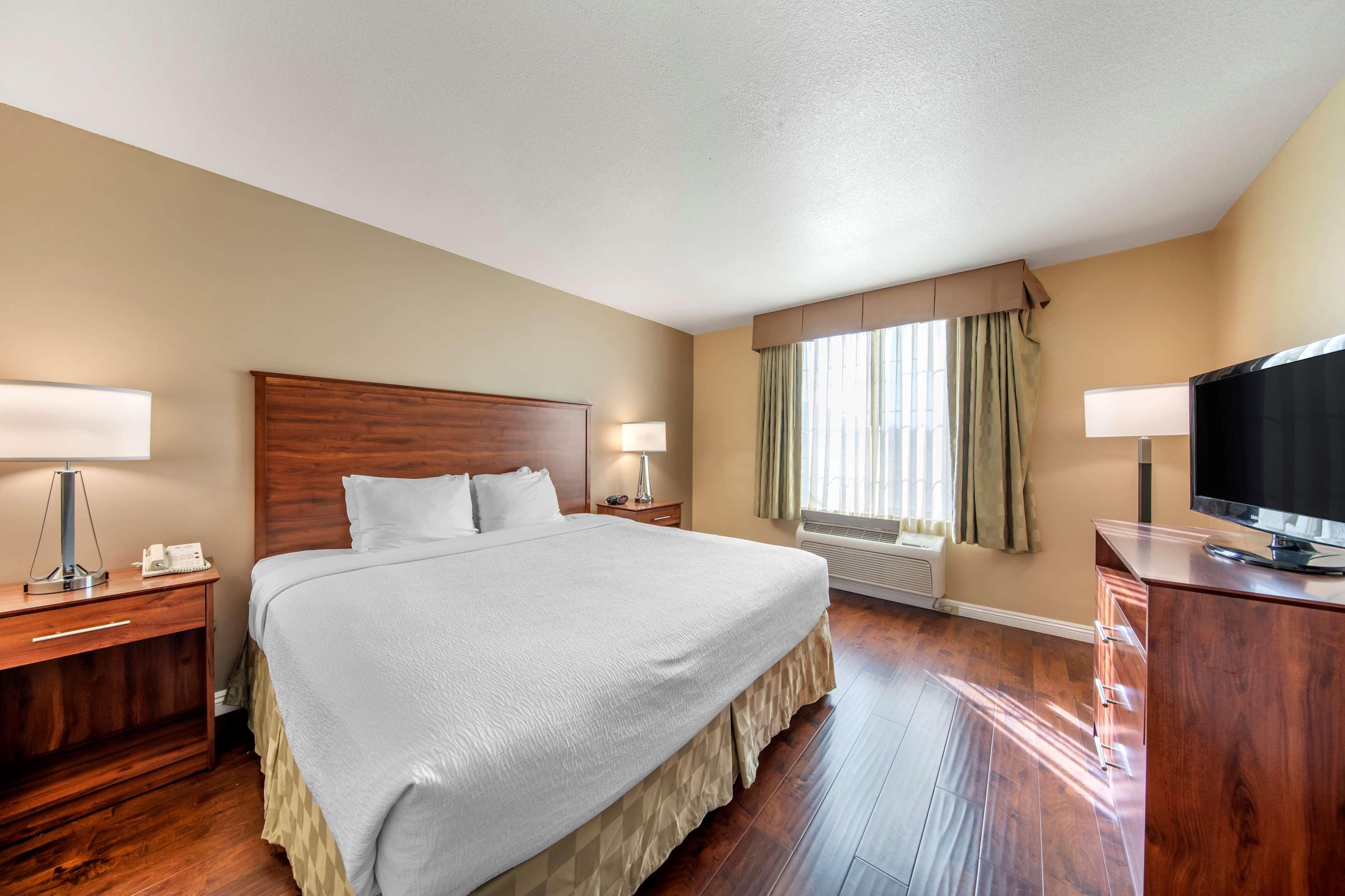 Best Western Plus John Jay Inn & Suites Palmdale Bagian luar foto