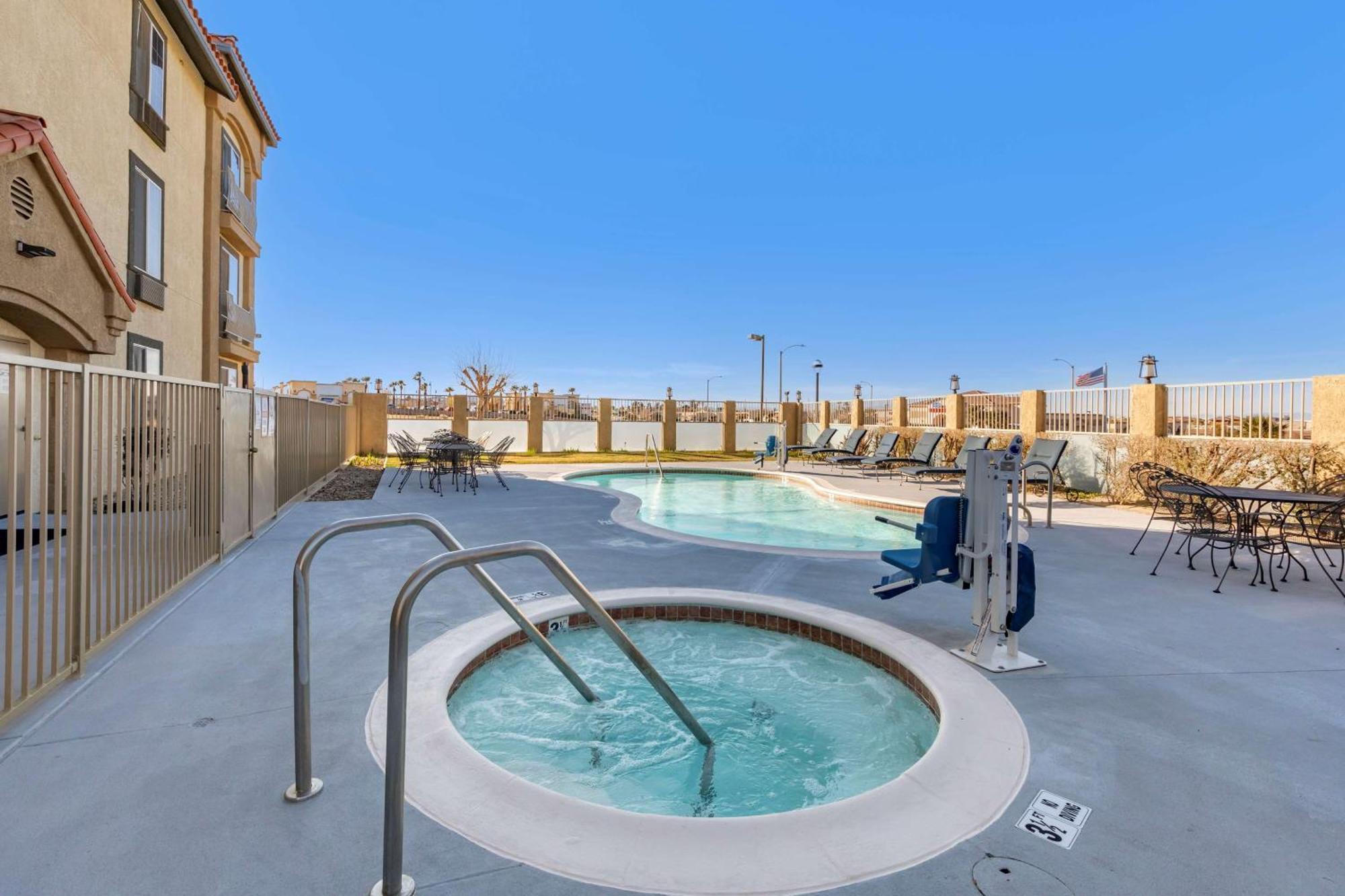 Best Western Plus John Jay Inn & Suites Palmdale Bagian luar foto