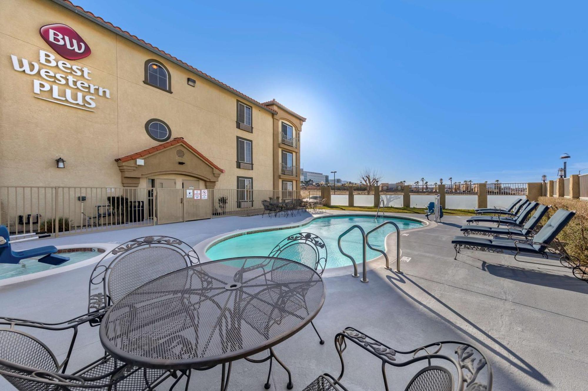 Best Western Plus John Jay Inn & Suites Palmdale Bagian luar foto